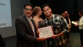 Entregan Alcalde y Cónsul Biedebach certificados a emprendedores