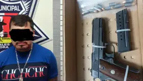 Encuentran arma a sujeto que bebía alcohol en la calle