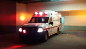 Atienden a dos menores en hospital por golpes e intoxicación