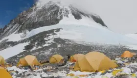 Salva guía a montañista en el Everest