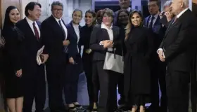 Tiene cena AMLO con ‘corcholatas’ y gobernadores; fortalecen la unidad