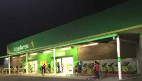 Despojan a mujer de su vehículo; la golpearon a cachazos