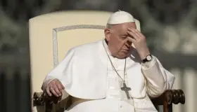 Someterán a Papa a cirugía por bloqueo intestinal