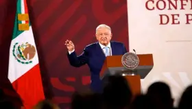 Deben “corcholatas” renunciar el lunes si Consejo de Morena lo aprueba, dice AMLO