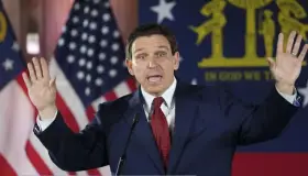 La frontera "simplemente necesita cerrarse" : gobernador de Florida