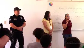 Llevan pláticas de prevención de adicciones a estudiantes de secundaria