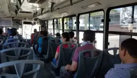 Dejan a usuarios del transporte sin aires