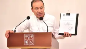 Firma gobernador publicación de Ley de Gobierno Digital