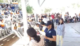 Seguridad Pública previene contra las drogas y el suicidio