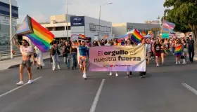 Participan más de 15 mil personas en marcha por el orgullo