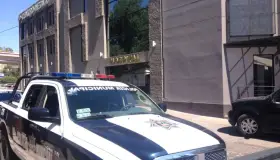 Hospitalizan a hombre con herida de bala; autoridades investigan