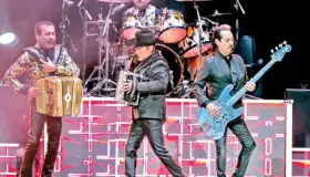 Los Tigres del Norte rugen