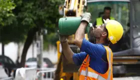 Tomar mucha agua y tener suficiente resistencia para trabajar bajo el sol