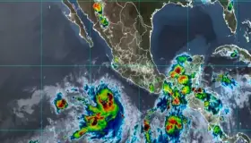 Tormenta tropical "Adrián" se convierte en huracán; afectará a estos estados