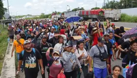 No a los muros, no a la militarización para frenar migrantes: AMLO