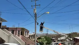 Intensifican labor en el alumbrado público