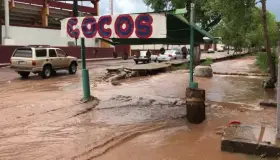 Afectan lluvias a comerciantes ambulantes