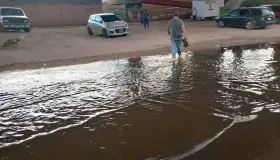 Atiende el Oomapas problema de aguas negras en bulevar 2000