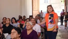 Ofrecen pláticas a adultos mayores