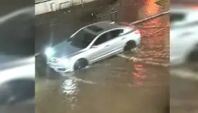 Piden no cruzar ni circular en los arroyos