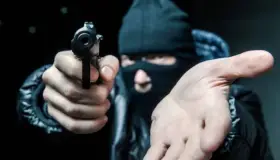 Asaltan gasera a mano armada