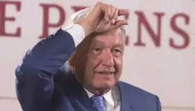 Acatará López Obrador “bajo protesta” medidas del INE sobre proceso electoral