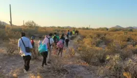 Rescatan a migrantes del desierto de Arizona