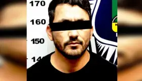 Tenía orden de aprehensión por varios delitos; autoridades lo arrestan