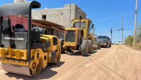 Mantienen raspado de calles en varias colonias