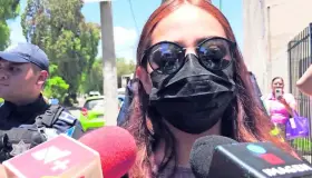 Teme maestra por su vida después de agresión de padres