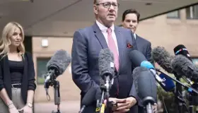 Absuelven a Kevin Spacey de cargos en Londres