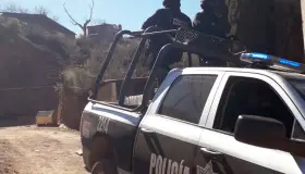 Encuentra a su vecino dentro de su casa