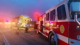 Choca autobús y tractocamión en tramo Altar-Santa Ana