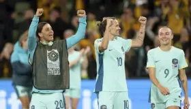 Saca Australia pase a octavos