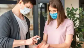 No hay alerta para cubrebocas, afirma López-Gatell ante llamado de la UNAM