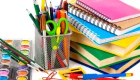 Se preparan padres de familia con listas de útiles escolares