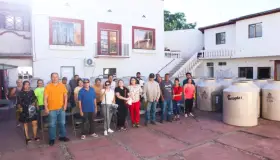 Benefician a 47 familias con entrega de tinacos