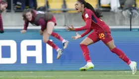 Pasa España sobre Holanda