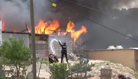 Rescatan a adulto mayor de incendio