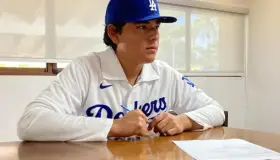 Pitcher nogalense se une a Dodgers