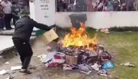 AMLO lamenta quema de libros en Chiapas; asegura “están desinformados”