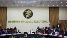 INE propone ampliar sedes consulares para voto de mexicanos en el extranjero