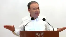 Detener distribución de libros de texto está en al ámbito jurisdiccional: Durazo