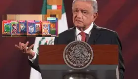 Acepta AMLO errores en libros, pero que son menos que otros