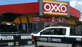 Asaltan a mano armada en Oxxo de la Brisa