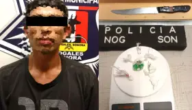 Detienen policía a sujeto luego de agredirlos con cuchillo