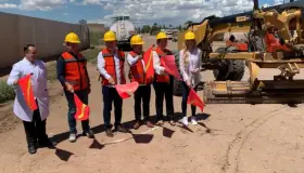 Inicia pavimentación en calle de Agua Prieta