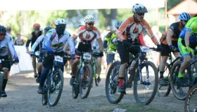 Reúnen en festejo más de mil atletas