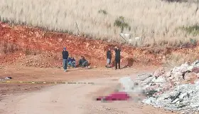 Encuentran dos cuerpos sin vida en la vía pública