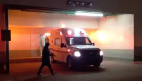 Grave menor por caída de segundo piso de su casa